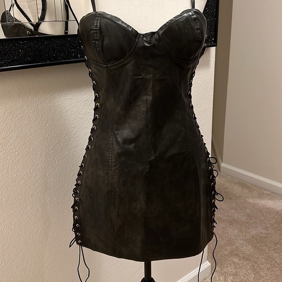 Brand New Faux Leather Mini 🖤🖤🖤🖤 - Picture 2 of 6